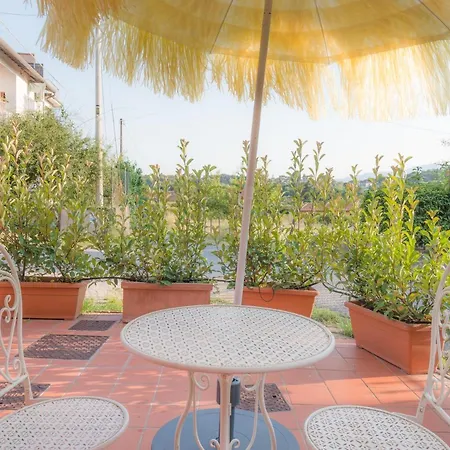 2 Bedrooms With Furnished Terrace And Wifi At Appartement Borgo a Buggiano