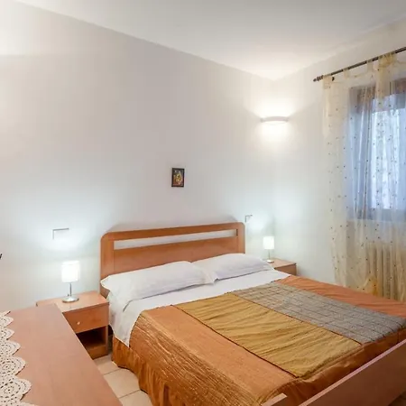 2 Bedrooms With Furnished Terrace And Wifi At Appartement