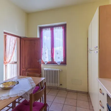 2 Bedrooms With Furnished Terrace And Wifi At Borgo a Buggiano