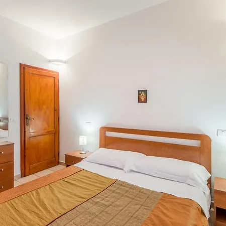 2 Bedrooms With Furnished Terrace And Wifi At Borgo a Buggiano